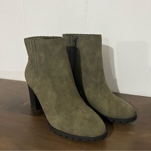Kelly & Katie Olive Chelsea Boots - NWT